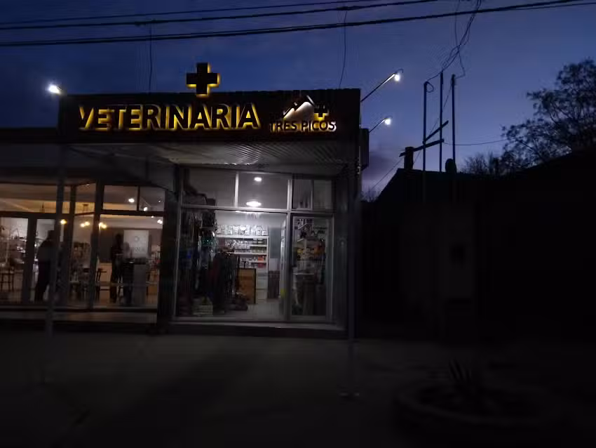 VETERINARIA TRES PICOS